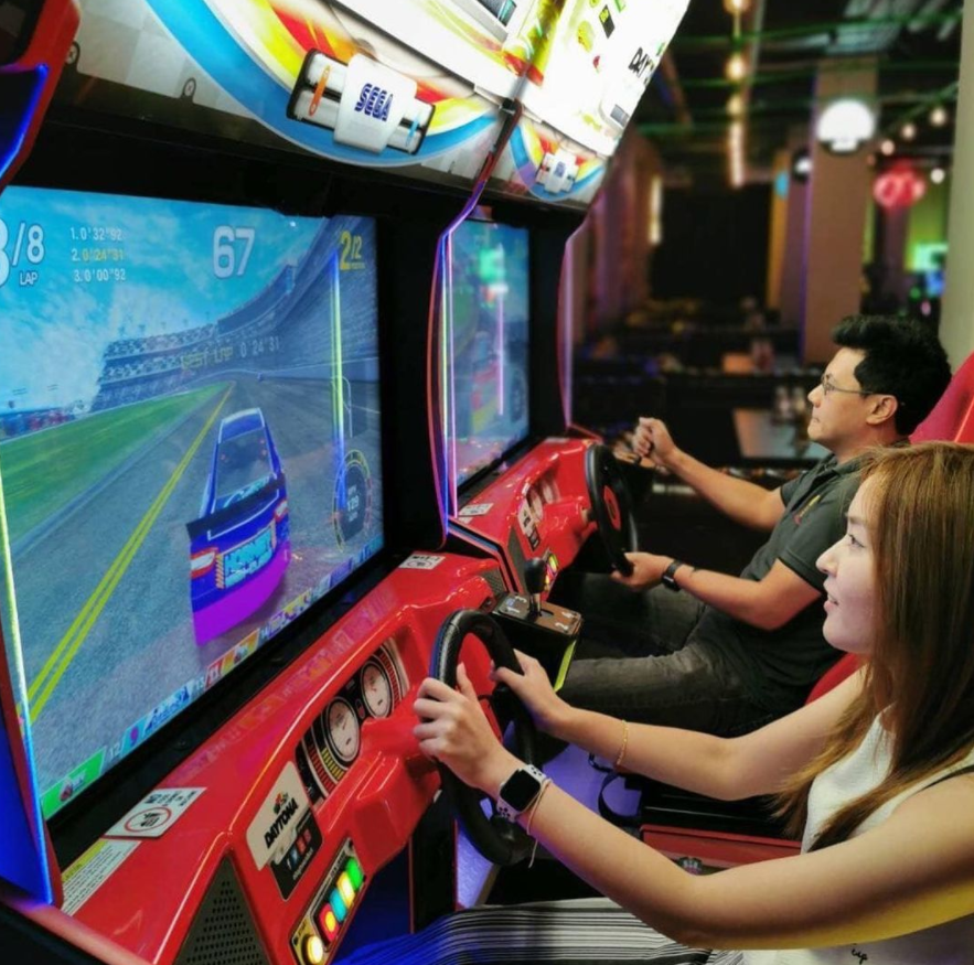 Level Up is an arcade for Adults, Best Arcades And Gaming Centers In Singapore with beer pool.
